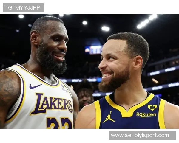 岁月如歌白发渐显詹姆斯与库里媒体日采访照引发球迷感慨 岁月如歌白发渐显詹姆斯与库里媒体日采访照引发球迷感慨