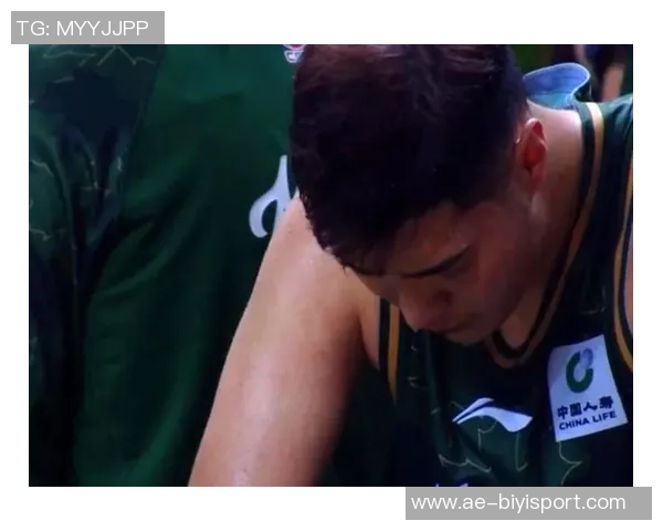 文班在CBA首节遭遇重创五次失误三次犯规表现不佳引发热议