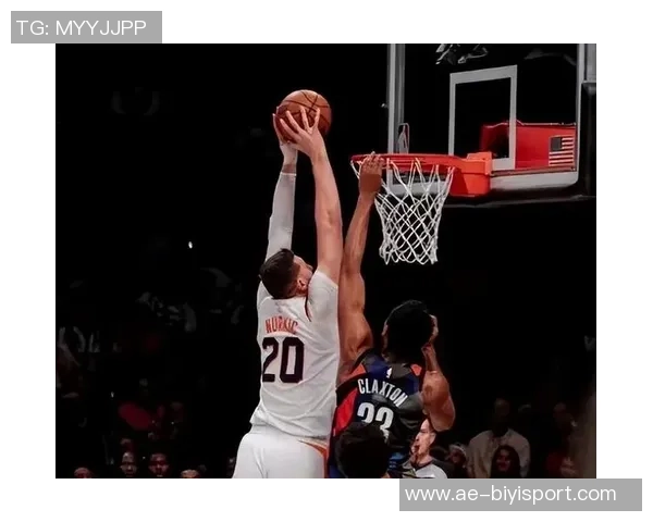 布克首节狂砍20分半场16中10轰下27分展现无解状态助力球队争胜